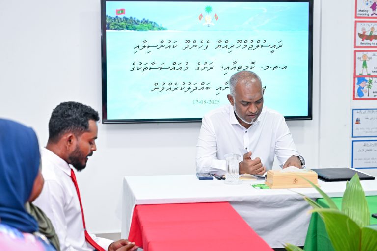 ރައީސް ފެހެންދޫ ކައުންސިލްއާއި ބައްދަލުކުރައްވައިފި
