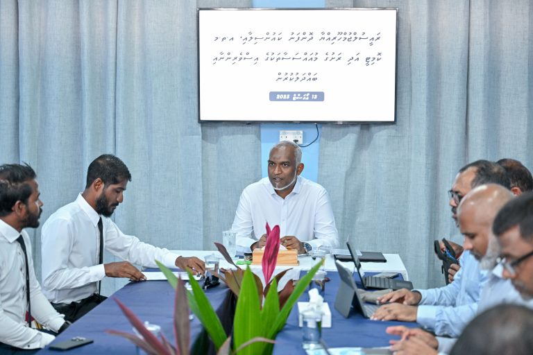ރައީސް ދޮންފަނު ކައުންސިލާއި ބައްދަލުކުރައްވައިފި