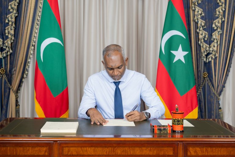 ބަންޑާރަނައިބުގެ އޮފީހުގެ ޤާނޫނަށް ފުރަތަމަ އިޞްލާޙު ގެނައުމުގެ ބިލު ތަޞްދީޤުކުރައްވައިފި
