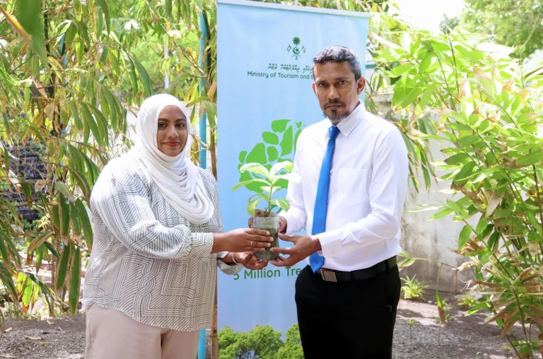 5 މިލިއަން ގަސް އިންދުމުގެ މަޝްރޫޢުގެ ދަށުން ފުވައްމުލަކަށް ގަހާއި ނާސަރީ ސާމާނު ހަދިޔާކޮށްފި