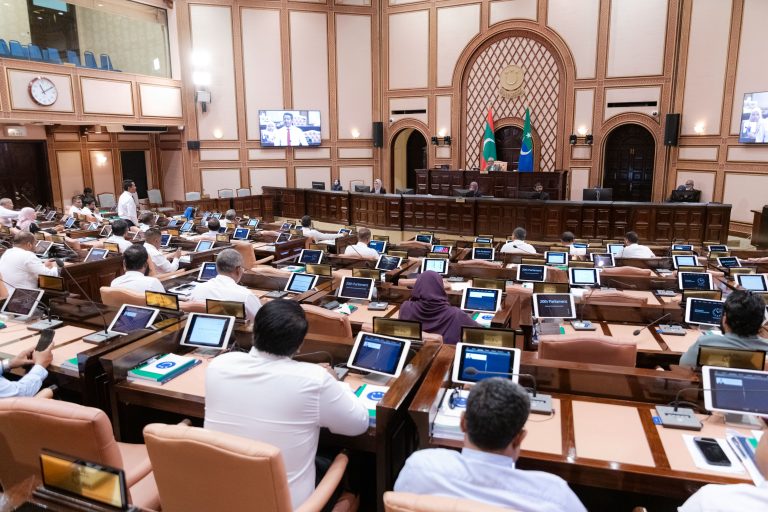 އިލެކްޝަނަށް ރިފްއަތު އައްޔަންކުރަން ނަން ފޮނުވައިފި