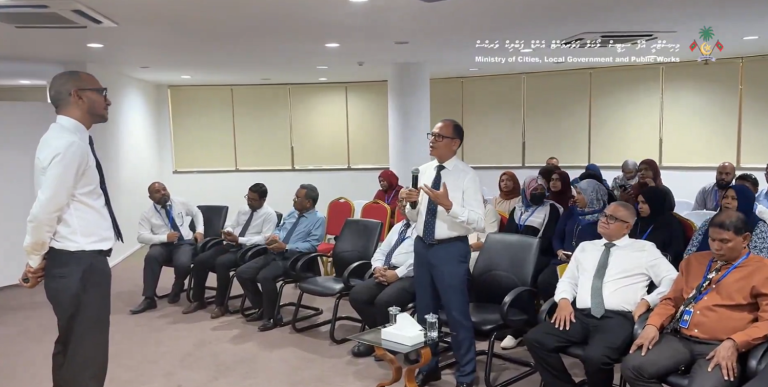 މަސައްކަތުގެ ދުވެލި ހަލުވިކުރުމަށް ޓަކައި އިންސާނީ ވަސީލަތްތަކަށް ހުނަރާ ޤާބިލިއްޔަތުކަން މުހިންމު: ވަޒީރު އާދަމް ޝަރީފް
