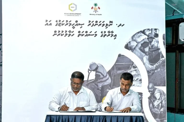 ނޮޅިވަރަންފަރު ޞިއްޙީމަރުކަޒުގެ އިމާރާތުގެ މަސައްކަތް ހަވާލުކުރުމުގެ އެއްބަސްވުމުގައި ސޮއިކޮށްފި