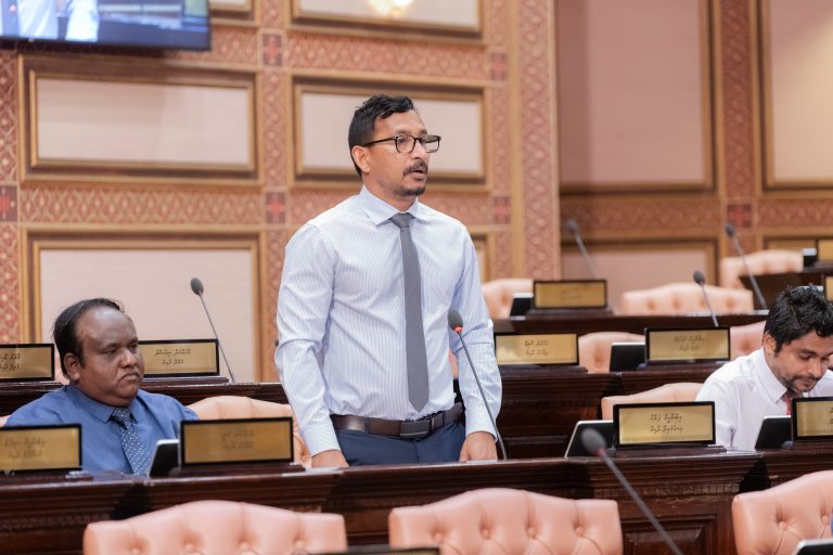 ދެ އިންތިޚާބު އެއްކޮށްލަން ހުށަހެޅި އިސްލާޙު ފާސްކޮށްފި