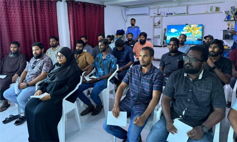 ޓެކްސީ ޑްރައިވަރުން ތާޒާކުރުމުގެ ޕްރޮގްރާމް ކުޅުދުއްފުށި ސިޓީގައި ކުރިއަށް ގެންގޮސްފި