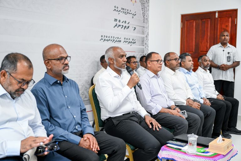 އެއްރަށުން އަނެއްރަށަށް މީހުން ބަދަލުކުރުމުގެ އެއްވެސް ކަމެއް އެރަށެއްގެ ރައްޔިތުންންގެ މަޝްވަރާއާއި އެކު ނޫނީ ނުކުރާނަން: ރައީސް