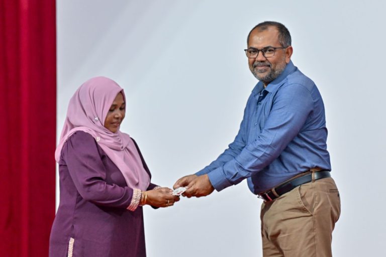 ރާއްޖޭގެ ހުރިހާ އަތޮޅެއްގައި އައިޑީކާޑްގެ ޚިދުމަތް ފަށައިފި