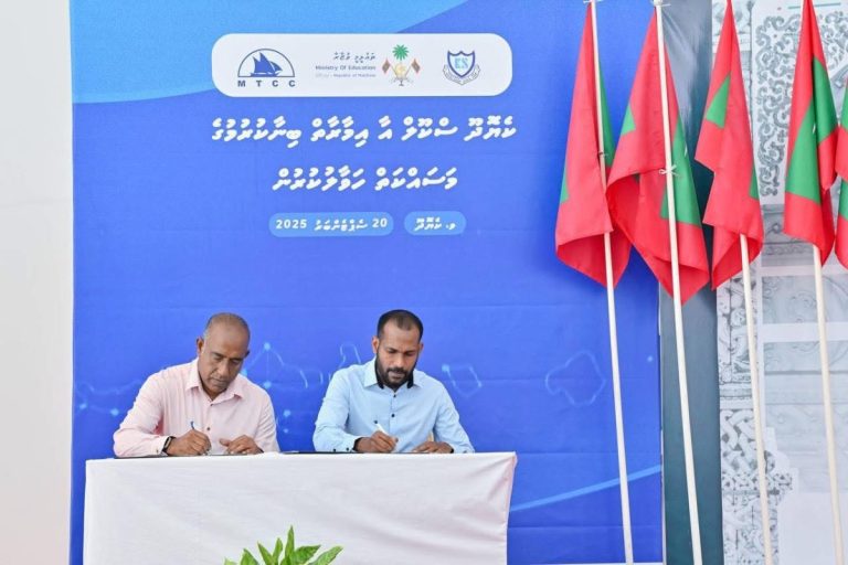 ކެޔޮދޫ ސްކޫލްގެ 4 ބުރީގެ އާ އިމާރާތްކުރުމުގެ މަޝްރޫޢުގައި ސޮއިކޮށްފި