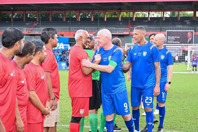 ފީފާގެ ރައީސްގެ ޝަރަފުގައި ހާއްސަ ފުޓްބޯޅަ މެޗެއް ކުޅެފި