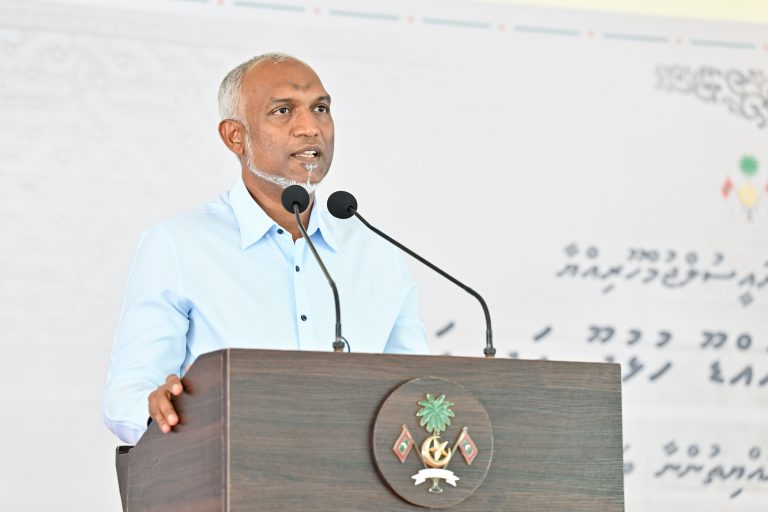 ރޭގަނޑު ބޭރުގައި އުޅޭ ބިދޭސީން ހުއްޓުވައި ސުވާލުކުރަނީ
