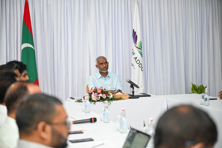 ރައީސް، އައްޑޫގެ ރައްޔިތުންނަށް އެންމެ މުހިންމު ކަންކަމާ ގުޅޭގޮތުން ކައުންސިލާ މަޝްވަރާކުރައްވައިފި