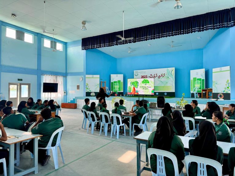 އިރުޝާދިއްޔާ ސްކޫލު ދަރިވަރުންނަށް 5 މިލިއަން ގަސް މަޝްރޫޢުގެ މައުލޫމާތު ދީފި