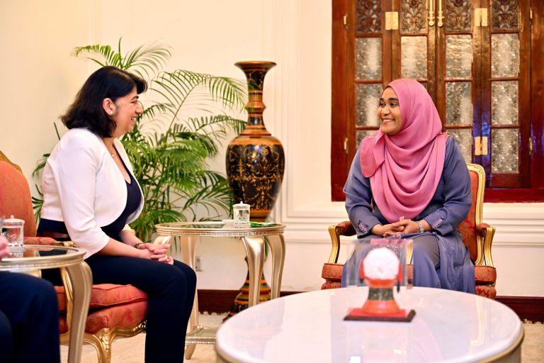 އަންހެނުންގެ ބާރުވެރިކަން އިތުރުކުރަން މަސައްކަތް ކުރެއްވުމަށް އިނގިރޭސިވިލާތާއި އެކު މަޝްވަރާކޮށްފި