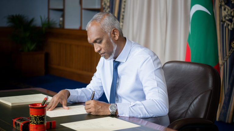 ކައުންސިލްތަކުގެ ބިން ވަކިކުރާނީ އެހެން ގޮތެއް ނެތިގެން: ރައީސް މުއިއްޒު