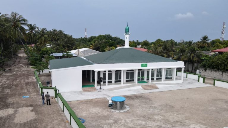 ފޯކައިދޫގައި އަލަށް އިމާރާތްކުރި މިސްކިތް ރަސްމީކޮށް ހުޅުވައިފި
