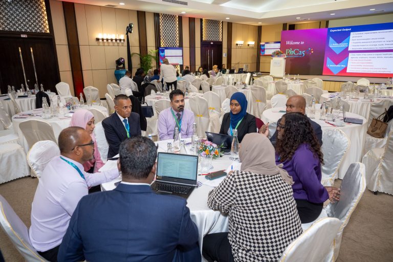 100އަށް ވުރެ ގިނަ ބައިވެރިންނާއި އެކު ޕަބްލިކް ހެލްތު ކޮންފަރެންސް ފަށައިފި