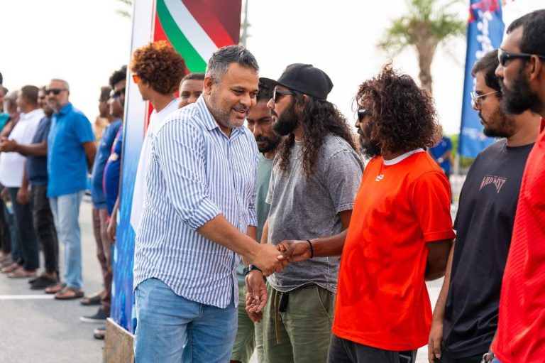 މަސްވެރިންގެ ދުވަސް ދުވާފަރުގައި، މިނިސްޓަރ ދުވާފަރަށް ވަޑައިގެންފި