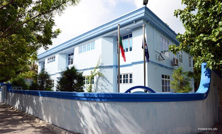 ވިލިމާލެ ޕޮލިސް ސްޓޭޝަނުން ސިނގިރޭޓް ކާޓޫން ގެއްލޭ މައްސަލާގައި ފުލުހަކު ހައްޔަރަށް