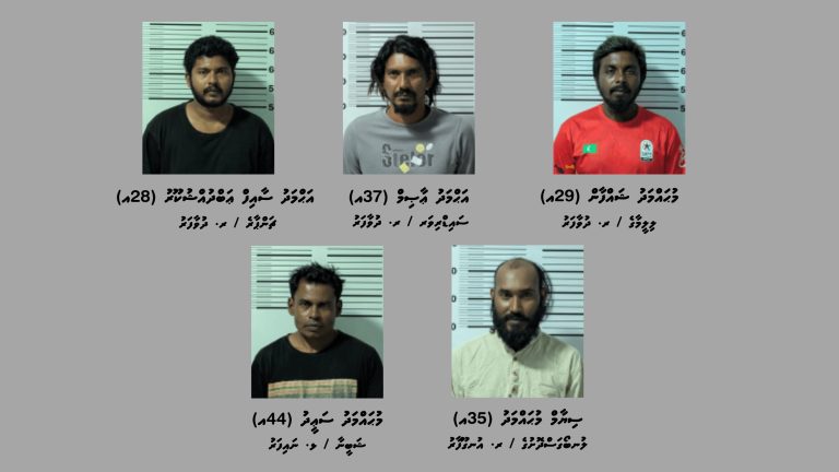 ޑްރަގާއެކު ދުވާފަރުން ފަސް މީހަކު ހައްޔަރުކޮށްފި