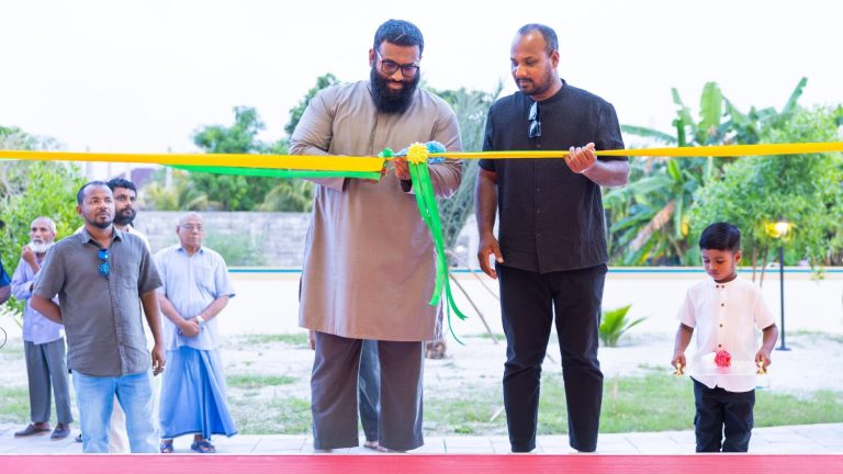 މަނަދޫގައި އަލަށް އިމާރާތްކުރި މިސްކިތް ހުޅުވައިފި