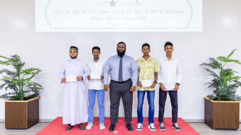 މަނަދޫގައި ހިންގި ޒުވާން ޚަޠީބު ޕުރޮގުރާމު ހަތް ބައިވެރިއަކު ފުރިހަމަކޮށްފި