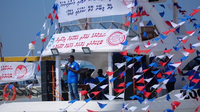 މަސްވެރިންގެ އިހުތިޖާޖާ ގުޅިގެން 4 ބިދޭސީއަކު އިމިގްރޭޝަނާ ހަވާލުކޮށްފި