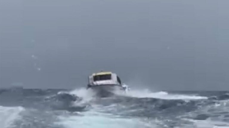 ބަންޑުންޖަހާލި ކޮޅުވެއްޓިން ގެއްލުނު 2 މީހުން ހޯދަން ބޮޑު ސަރަހައްދެއް ބަލައިފި