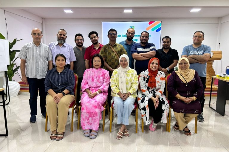 ދ. އަތޮޅު ހޮސްޕިޓަލުގެ ޑޮކްޓަރުންނަށް ޓޮބޭކޯ ސެޒޭޝަން ތަމްރީން ދީފި