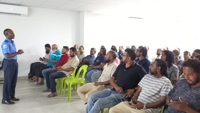 ޓެކްސީ ޑްރައިވަރުން ތަމްރީންރުމުގެ ޕުރޮގުރާމެއް ހިންގައިފި