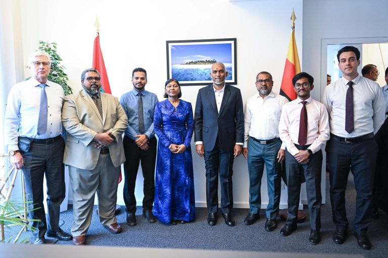ޖަރުމަނުގައި ހުންނަ ރާއްޖޭގެ އެމްބަސީއަށް ރައީސް ޒިޔާރަތްކޮށްފި