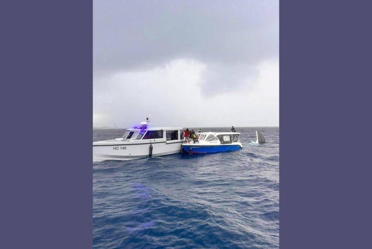 ލޯންޗެއް ބަންޑުން ޖަހާލާ، ކަނޑުވެފައި ތިބި ބަޔަކު ސަލާމަތްކޮށްފި