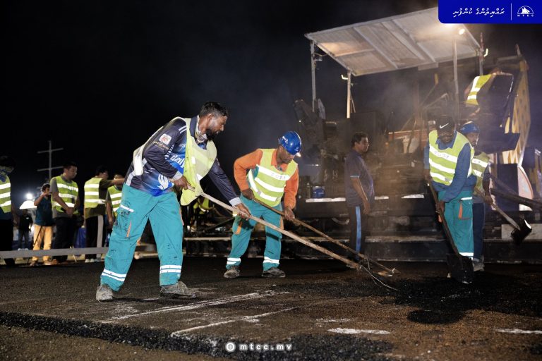 ބޮޑުތަކުރުފާނު މަގު ބާޒާރުމަތީ ސަރަހައްދުގައި ތާރުއެޅުމުގެ މަސައްކަތް ނިމިއްޖެ