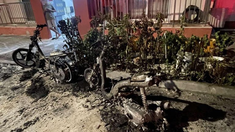 އައްޑޫ ސިޓީ ހިތަދޫގައި ސައިކަލުތަކެއްގައި އަލިފާން ރޯވެގެން ސިފައިން ހަރަކާތްތެރިވެއްޖެ
