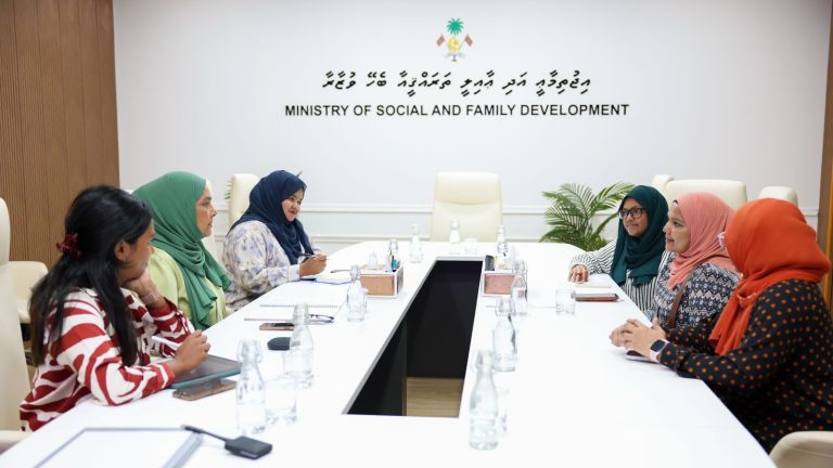 ރެހެންދި އެވޯޑުގެ އަލަމްނައި އުފެއްދުމާ ގުޅޭގޮތުން މަޝްވަރާކޮށްފި