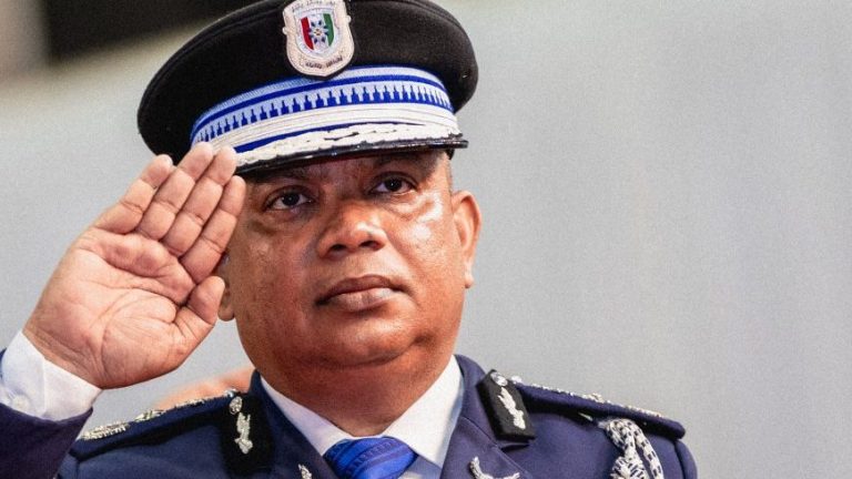 ކޮމިޝަނަރ އޮފް ޕޮލިސް ނަވީން ރިޓަޔާކުރައްވައިފި