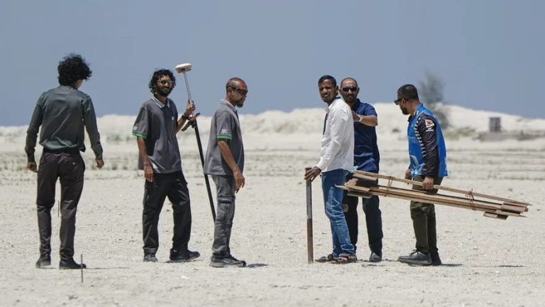 ފޭސް ތިނަކުން ގޯތި ލިބުނު މީހުންނާ ބިން ހަވާލުކުރަން ފަށައިފި