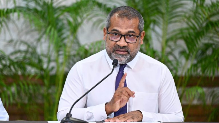 ފޮރިން މިނިސްޓަރު ހަލީލު މަގާމުން ވަކިކޮށްފި