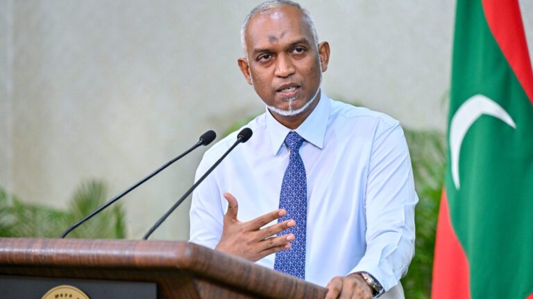 ޑޮލަރުގެ މައްސަލަ ހައްލުކުރުމަށް އަޅާ ފިޔަވަޅުތަކަކީ ދިރާސާކޮށްގެން އަޅާ ފިޔަވަޅުތަކެއް: ރައީސް މުއިއްޒު