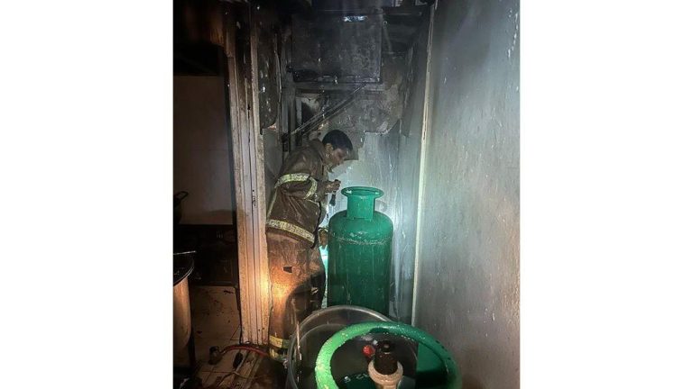ހުޅުމާލޭގައި ހުންނަ "ކްލީން ޕްލޭޓް" ކެފޭގެ ބަދިގޭ އަލިފާން ރޯވެ އަނދައިފި