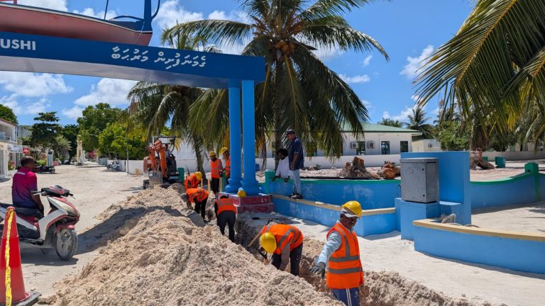 ގެމަނަފުށީގެ މަގުތައް ޒަމާނީކުރުމުގެ މަސައްކަތް ބާރަށް ކުރިއަށް