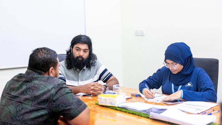 ސަރުކާރުގެ ޓެކްސީލައިނަށް ޑްރައިވަރުން ހޯދަން މާދަމާ ވޯކްއިން-އިންޓަވިއުއެއް