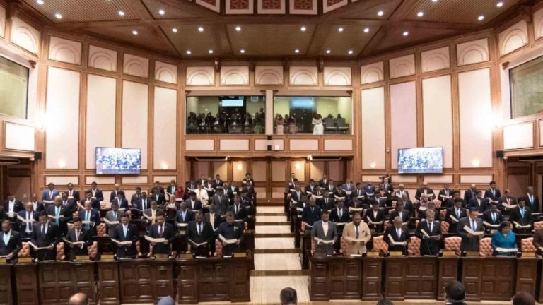 މަޖިލިސް މެމްބަރުންނާއި ކައުންސިލަރުންގެ އިތުބާރު ނެތްކަމުގެ ވޯޓު ނެގޭ ގޮތް ހަދަނީ