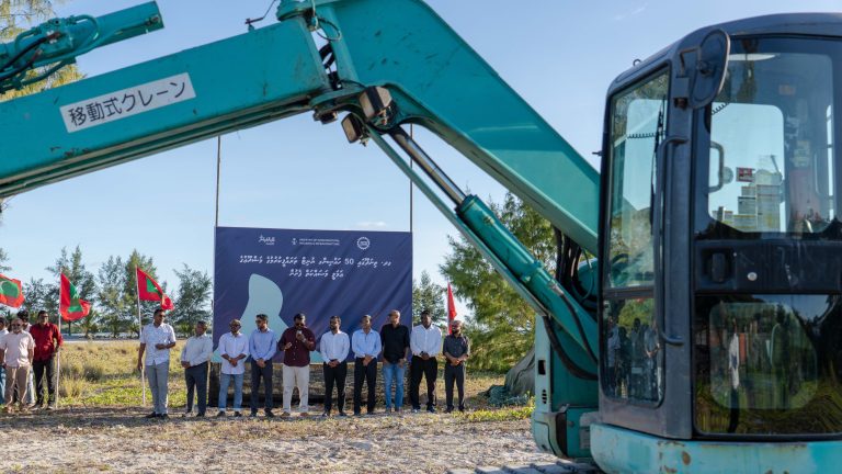 ތިނަދޫގައި 50 ހައުސިން ޔުނިޓު އެޅުމާއި މަގުހެދުމުގެ މަޝްރޫޢުގެ ތިންވަނަ ފިޔަވަހީގެ ޢަމަލީ މަސައްކަތް ފަށައިފި