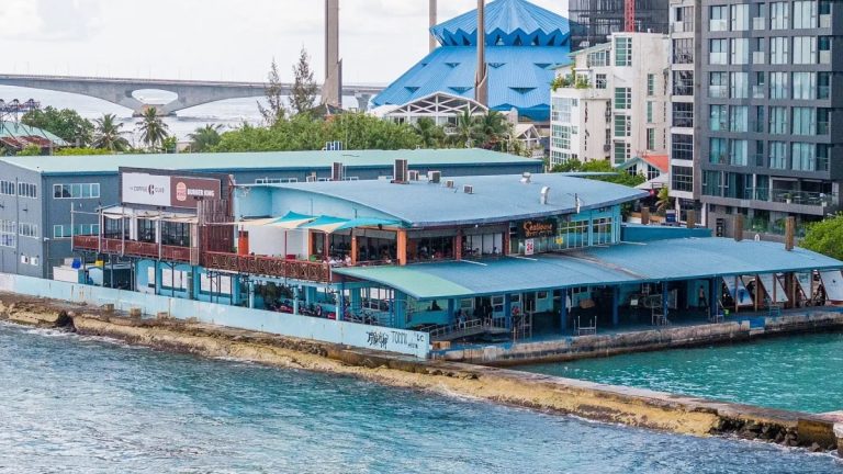 ބޭރުމަގު ހެދުމުގެ މަސައްކަތަށް ހެންވޭރު ފެރީ ޓަރމިނަލުން ޢިއްޒުއްދީން ފާލަމާ ހަމައަށް މަގު ބަންދުކުރަނީ