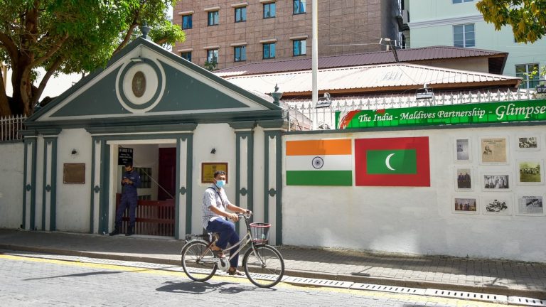 ޑްރަގް އެތެރެކުރާ އިންޑިއާ މީހުން އިތުރުވާތީ އެމްބަސީން އިންޒާރު ނެރެފި