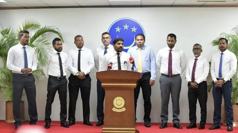 އިހުސާނަށް ރުހުން ދޭން އެމްޑީޕީން ވޯޓުދިނުމުން އާންމު މެންބަރުން ރަތަށް އަރައިފި