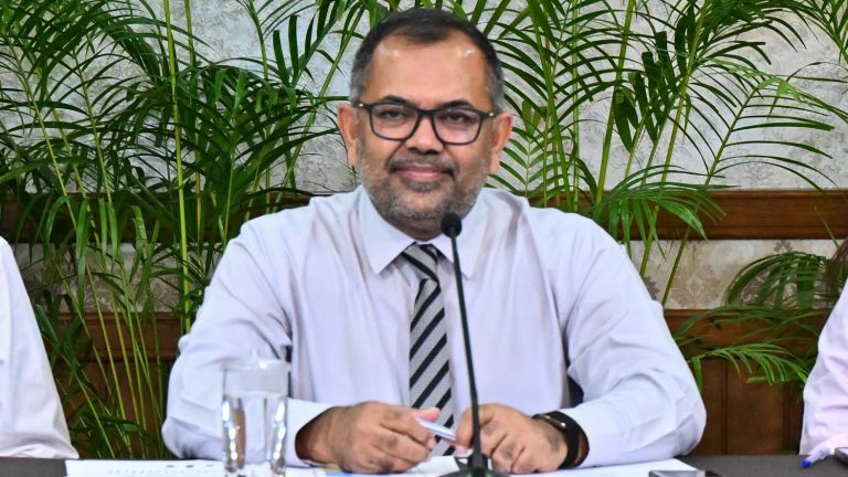 ތެލުގެ ރިޒާވެއް ގާއިމްކުރަން މާލެ ކައިރިން ދެ ފަޅެއް ބަލަނީ