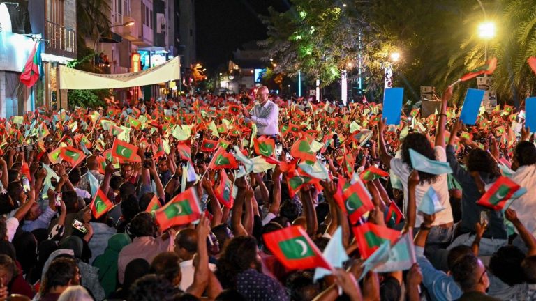 ދިވެހީންގެ ރާއްޖެ އަށް އިތުބާރުގެ ސިއްކަ ޖަހައިފި
