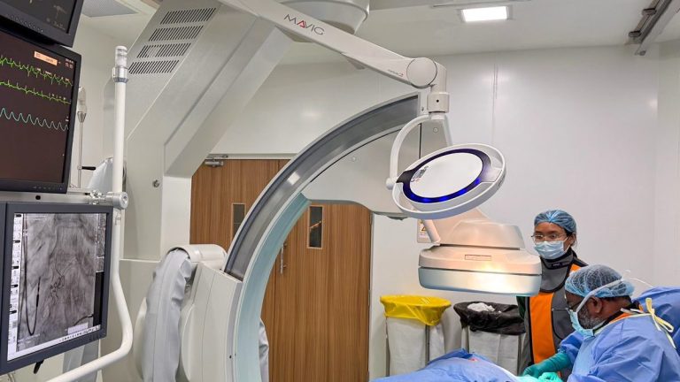 ހިތްތަކަށް އުންމީދެއް: އައްޑޫގައި ހިތުގެ އޮޕަރޭޝަންތައް ފަށައިފި