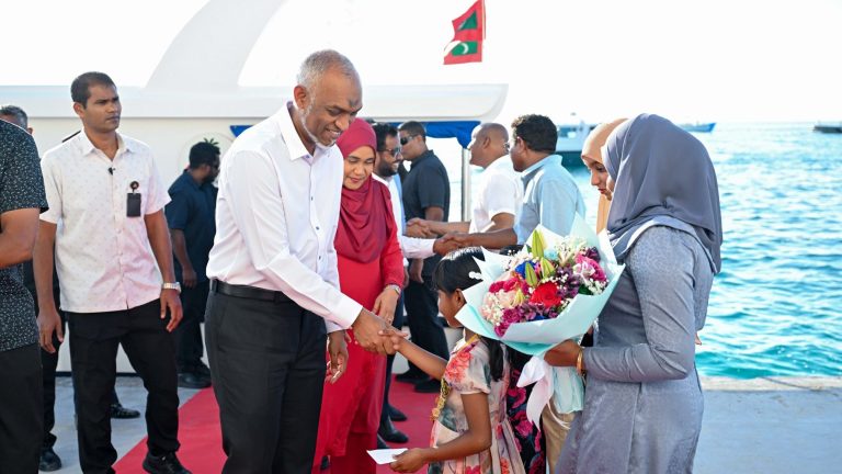 ލޯކަލް ކައުންސިލް އިންތިޚާބު 2026 އަދި އތމ ކޮމިޓީގެ އިންތިޚާބު ގައި، އއ ރަސްދޫއާއި އެ ދާއިރާގެ ކޮންގްރެސް ޕާޓީގެ ކެންޑިޑޭޓުން ހޯދި ކާމިޔާބީ ފާހަގަކުރުމަށްޓަކައި ދިވެހިރާއްޖޭގެ ރައީސުލްޖުމްހޫރިއްޔާ ޑރ. މުޢިއްޒު އަދި އެމަނިކުފާނުގެ އަނބިކަނބަލުން މެޑަމް ސާޖިދާ މުޙައްމަދު ރަސްދޫއަށް ޒިޔާރަތްކުރެއްވުން